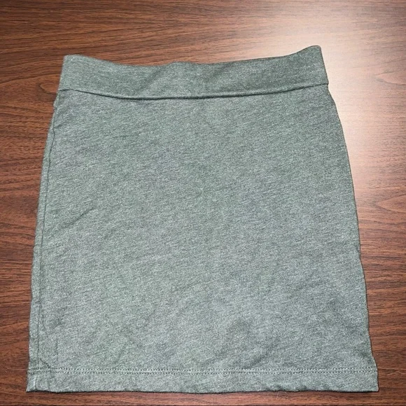 Green fitted mini from forever 21 - Picture 5 of 7